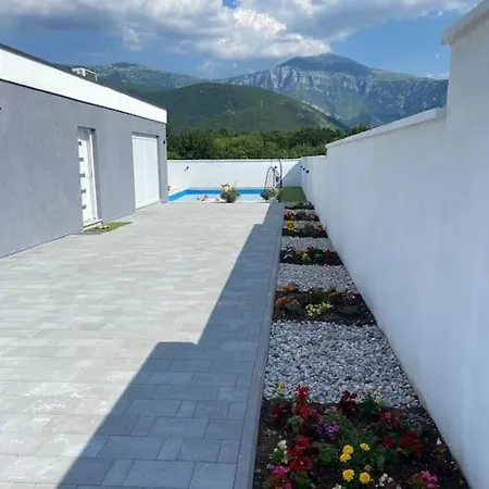 Nur 모스타르